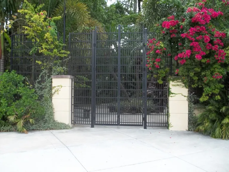 St. Petersburg FL Sunken Gardens gate01