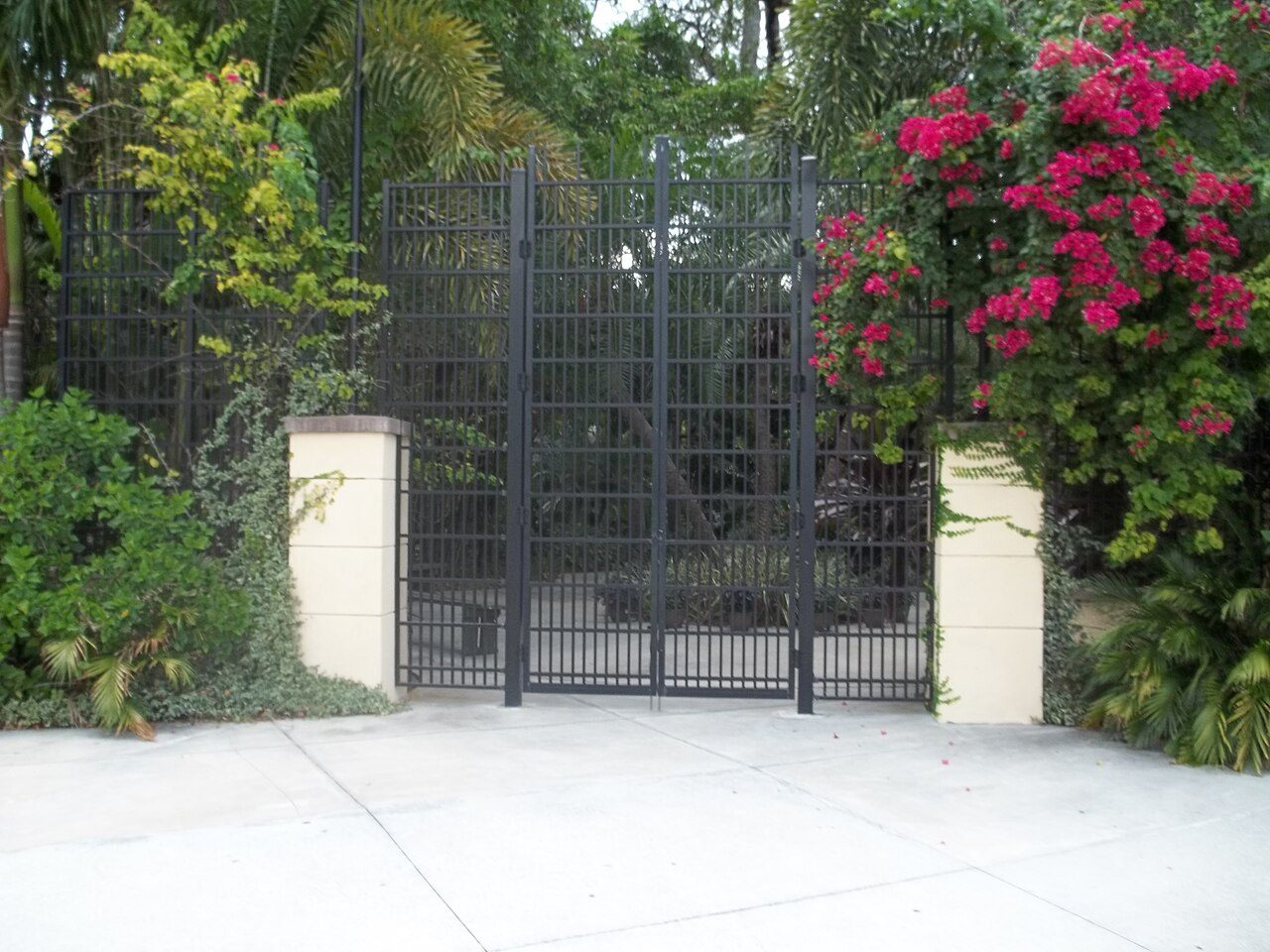 St. Petersburg FL Sunken Gardens gate01